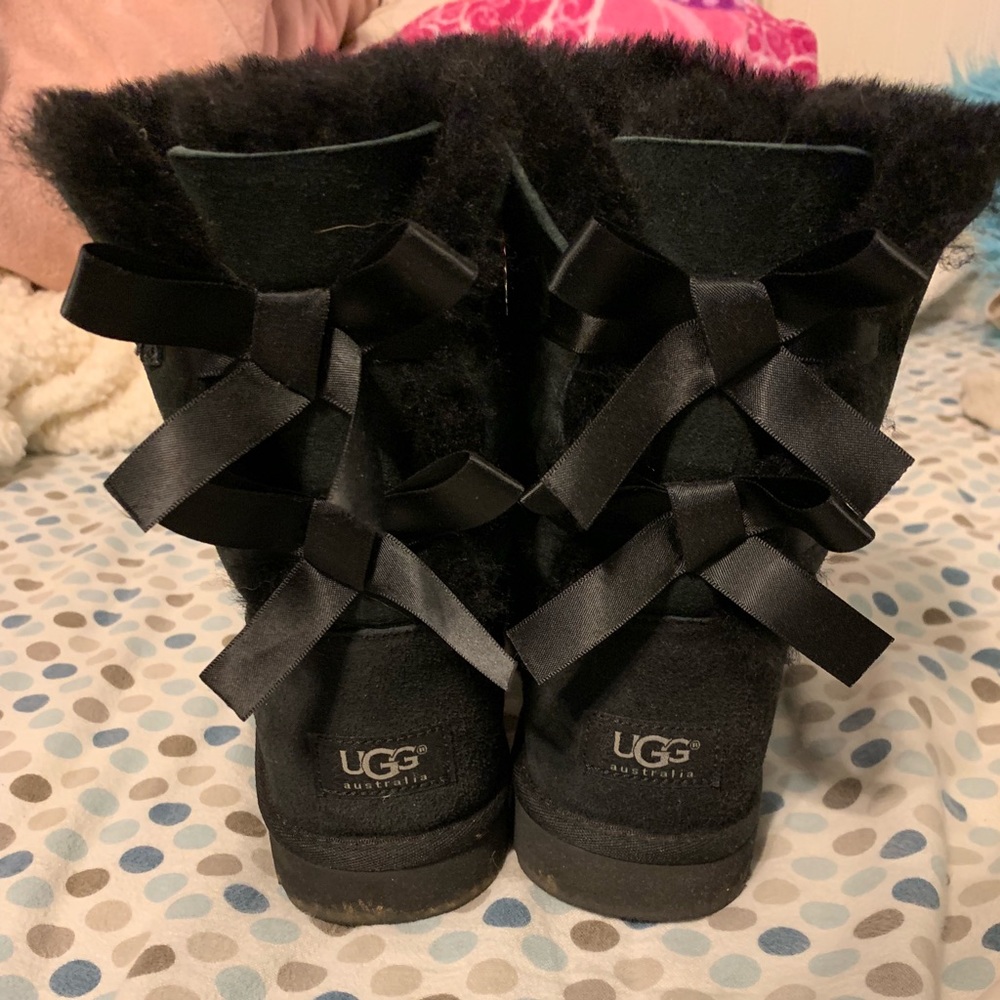 Bailey bow uggs! Hardly worn